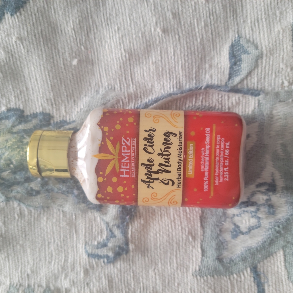 Hempz Apple Cider And Nutmeg Herbal Body Moisturizer (66ml)